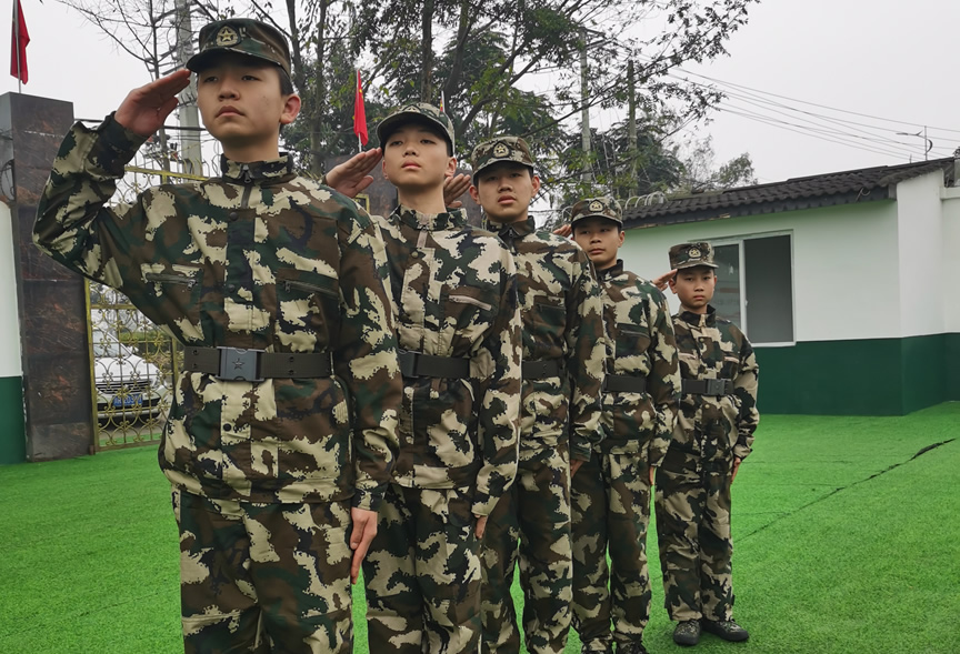 母親送女兒去叛逆學(xué)校經(jīng)歷:重塑成長與挑戰(zhàn)之路